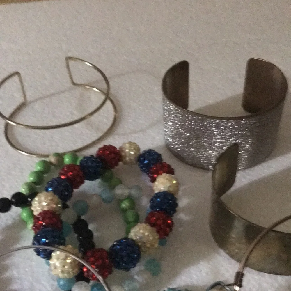 Mixed Women’s Bracelet Set with Pearls and Beaded Accents